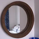 Archway Nine Apartment *